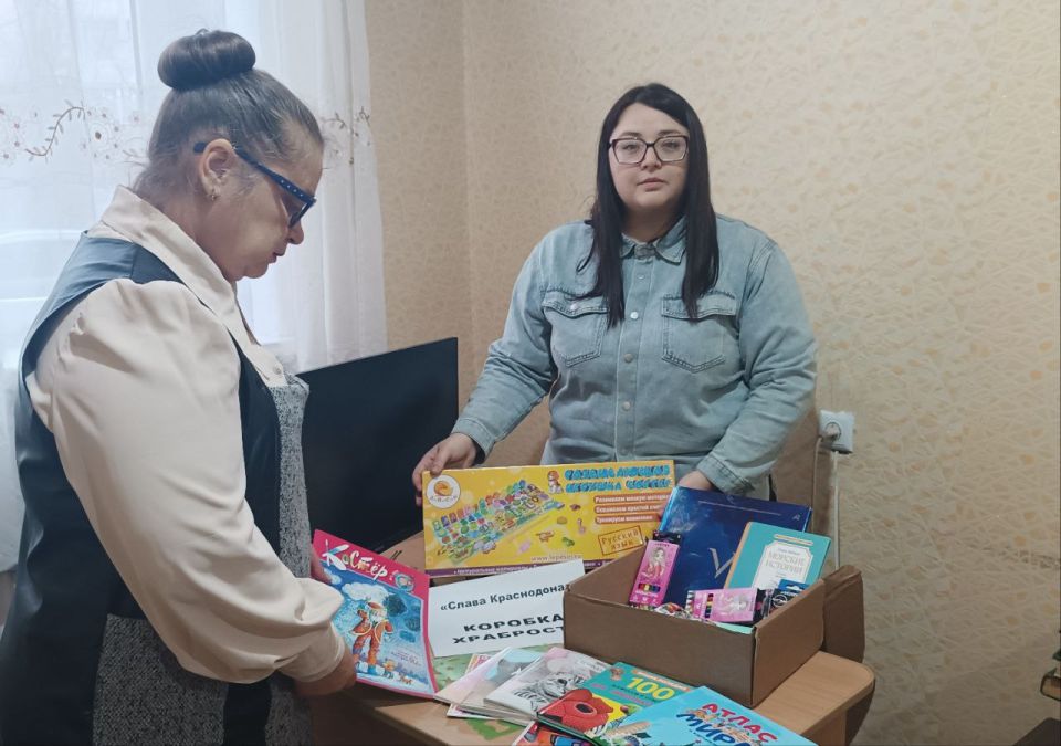 Жители Краснодонщины объединились для поддержки малышей, проходящих лечение в медицинских учреждениях, приняв участие в доброй и нужной акции «Коробка храбрости», которую инициировала партия «Единая Россия» Жители Краснодонщины объединились для поддержки малышей, проходящих лечение в медицинских учреждениях, приняв участие в доброй и нужной акции «Коробка храбрости», которую инициировала партия «Единая Россия»