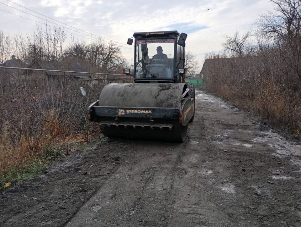 Сегодня в нашем городе продолжались работы по благоустройству Сегодня в нашем городе продолжались работы по благоустройству