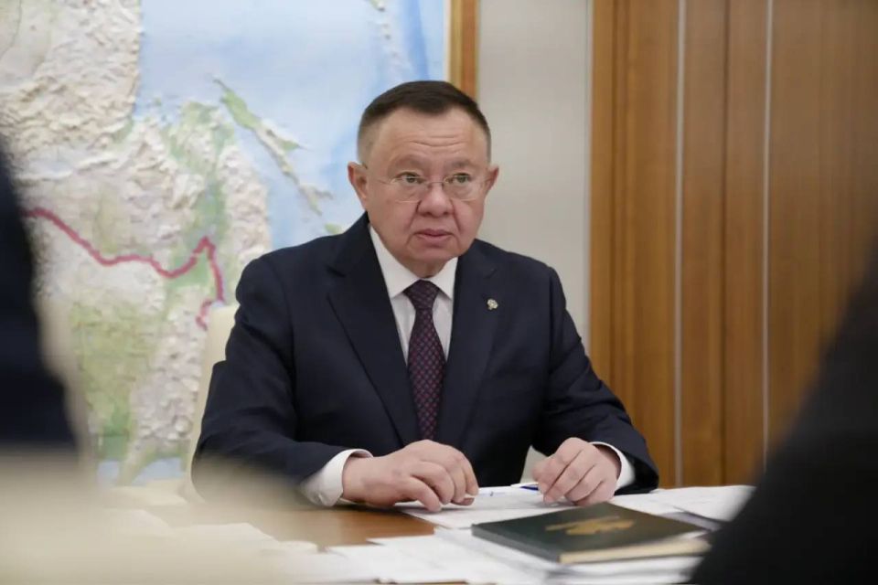 Министр строительства и ЖКХ РФ Ирек Файзуллин провел рабочую встречу с Главой Республики Тыва Владиславом Ховалыгом Министр строительства и ЖКХ РФ Ирек Файзуллин провел рабочую встречу с Главой Республики Тыва Владиславом Ховалыгом