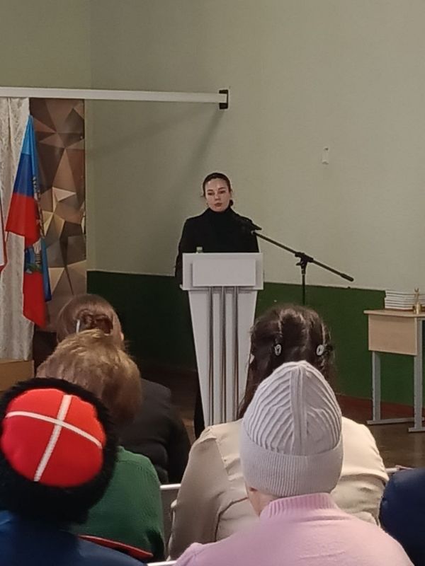 Директор Кленовой специальной коррекционной школы-интерната Демченко Альбина и её заместитель по учебной работе Гончарова Ирина приняли участие в региональной практической конференции на тему "Школьный музей как... Директор Кленовой специальной коррекционной школы-интерната Демченко Альбина и её заместитель по учебной работе Гончарова Ирина приняли участие в региональной практической конференции на тему "Школьный музей как...