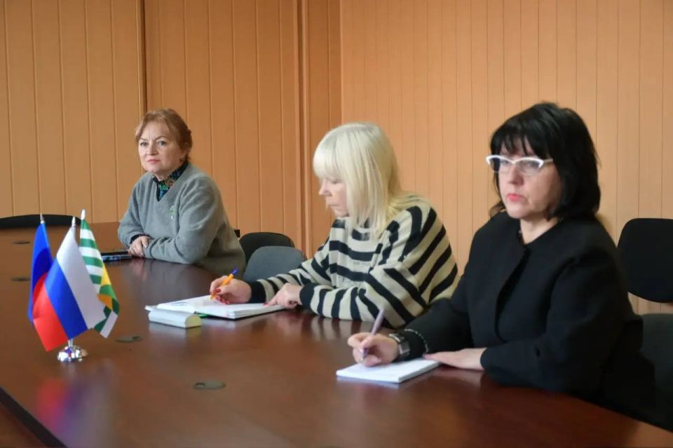 Инна Швенк: В рамках Всероссийского дня правовой помощи детям в Администрации города Рубежное 18 ноября состоялся прием граждан Инна Швенк: В рамках Всероссийского дня правовой помощи детям в Администрации города Рубежное 18 ноября состоялся прием граждан
