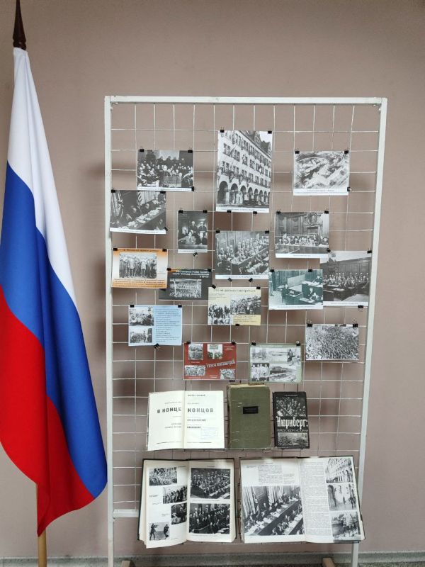 В Антрацитовском историческом музее для учеников Антрацитовской школы № 1-лицея им. О. Кошевого состоялся урок памяти с показом видеоролика "Роман Руденко - речь на Нюрнбергском процессе" и мини-выставки из фондов музея В Антрацитовском историческом музее для учеников Антрацитовской школы № 1-лицея им. О. Кошевого состоялся урок памяти с показом видеоролика "Роман Руденко - речь на Нюрнбергском процессе" и мини-выставки из фондов музея