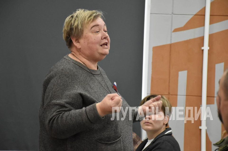 В Детском центре Музея Победы в Алчевске состоялся фестиваль авторских стихов под символичным названием «Мы будем помнить ваш подвиг вечно» В Детском центре Музея Победы в Алчевске состоялся фестиваль авторских стихов под символичным названием «Мы будем помнить ваш подвиг вечно»