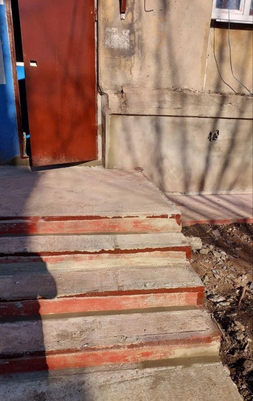 Калужане восстанавливают жилой дом в городе Золотое Калужане восстанавливают жилой дом в городе Золотое