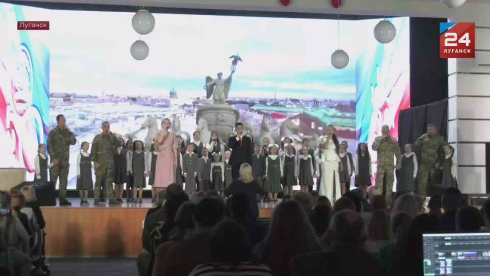 100 лет исполнилось Луганской школе №13 имени Александра Молодчего