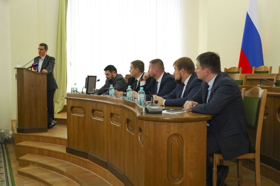 Галина Дуброва: На очередном пленарном заседании Народного Совета ЛНР состоялся «правительственный час», в котором принял участие и. о. министра цифрового развития, связи и массовых коммуникаций Владимир Харитонов Галина Дуброва: На очередном пленарном заседании Народного Совета ЛНР состоялся «правительственный час», в котором принял участие и. о. министра цифрового развития, связи и массовых коммуникаций Владимир Харитонов