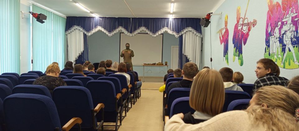 В Северодонецке по инициативе единороссов продолжаются уроки безопасности для школьников В Северодонецке по инициативе единороссов продолжаются уроки безопасности для школьников