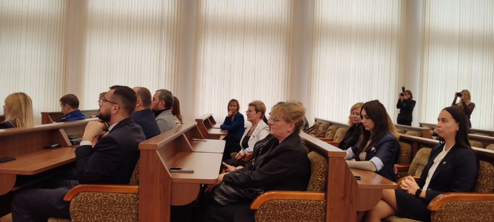 В Луганске прошли публичные слушания по проекту закона «О бюджете Луганской Народной Республики на 2026 год и на плановый период 2027 и 2028 годов», в которых принял участие Председатель Совета городского округа город... В Луганске прошли публичные слушания по проекту закона «О бюджете Луганской Народной Республики на 2026 год и на плановый период 2027 и 2028 годов», в которых принял участие Председатель Совета городского округа город...