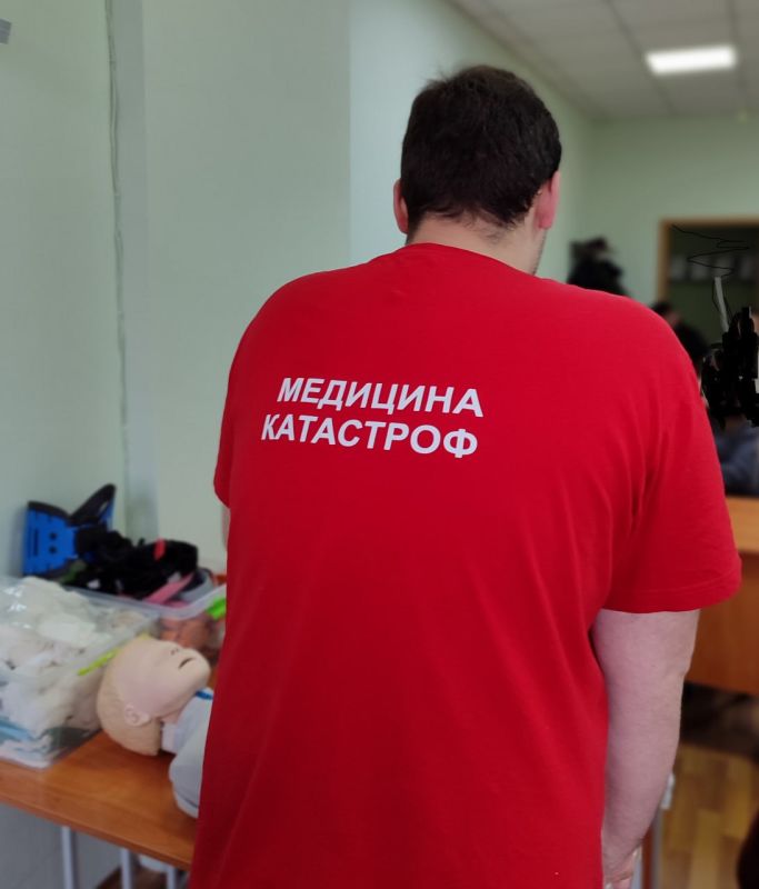 Для сотрудников Следственного комитета РФ по ЛНР прошел мастер-класс от специалистов Луганского центра медицины катастроф Для сотрудников Следственного комитета РФ по ЛНР прошел мастер-класс от специалистов Луганского центра медицины катастроф