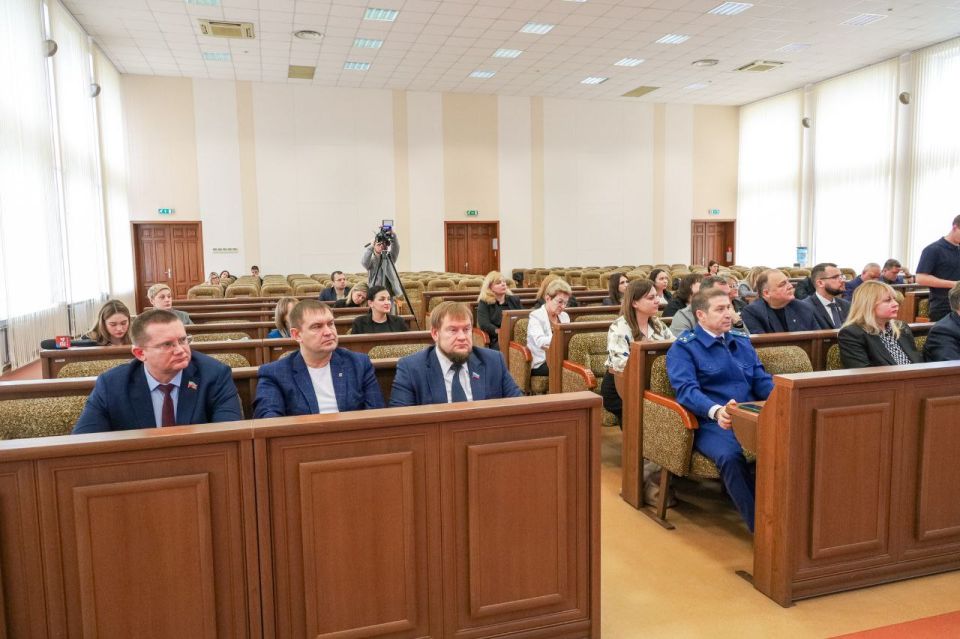Алёна Лумеровская: Сегодня приняла участие в публичных слушаниях по проекту бюджета Луганской Народной Республики на 2026 год и на плановый период 2027–2028 годов, которые прошли в Луганске под председательством Спикера... Алёна Лумеровская: Сегодня приняла участие в публичных слушаниях по проекту бюджета Луганской Народной Республики на 2026 год и на плановый период 2027–2028 годов, которые прошли в Луганске под председательством Спикера...