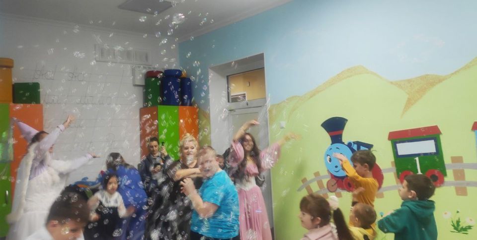 В Перевальске для детей с ограниченными возможностями организовали праздник ко Дню матери В Перевальске для детей с ограниченными возможностями организовали праздник ко Дню матери