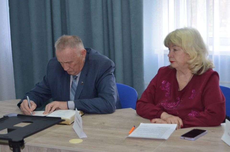 21 ноября в зале заседаний Администрации городского округа состоялось XXXVIII заседание Совета городского округа муниципальное образование городской округ город Брянка Луганской Народной Республики 21 ноября в зале заседаний Администрации городского округа состоялось XXXVIII заседание Совета городского округа муниципальное образование городской округ город Брянка Луганской Народной Республики