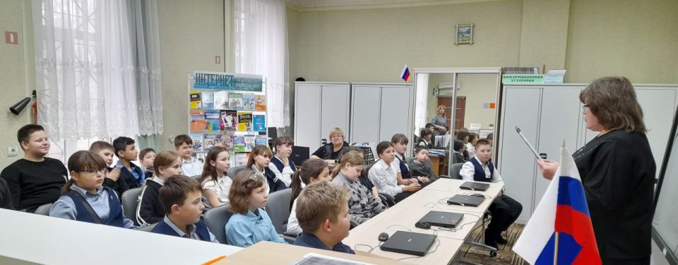 21 ноября в Краснолучской центральной городской библиотеке им. Н.К. Крупской для учеников Краснолучской школы № 10 имени А.С. Пушкина прошел правовой урок, приуроченный к Международному дню защиты прав ребенка 21 ноября в Краснолучской центральной городской библиотеке им. Н.К. Крупской для учеников Краснолучской школы № 10 имени А.С. Пушкина прошел правовой урок, приуроченный к Международному дню защиты прав ребенка