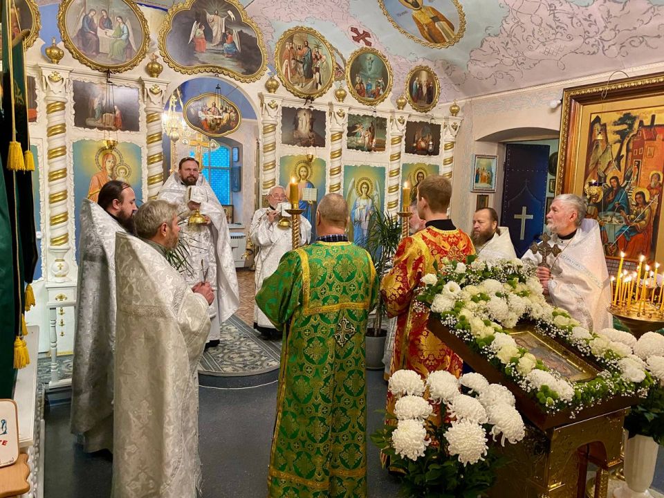 Марина Филиппова: Сегодня в Новоайдарском Свято-Архистратиго-Михайловском храме престольный праздник, который объединил жителей всего округа Марина Филиппова: Сегодня в Новоайдарском Свято-Архистратиго-Михайловском храме престольный праздник, который объединил жителей всего округа