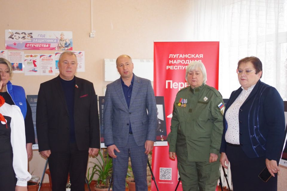 Сергей Крамаренко: Сегодня вместе с депутатом Народного Совета ЛНР, Секретарем местного отделения ВПП «Единая Россия" Светланой Гизай, депутатом Народного Совета ЛНР координатором партпроекта «Историческая память» Юрием... Сергей Крамаренко: Сегодня вместе с депутатом Народного Совета ЛНР, Секретарем местного отделения ВПП «Единая Россия" Светланой Гизай, депутатом Народного Совета ЛНР координатором партпроекта «Историческая память» Юрием...