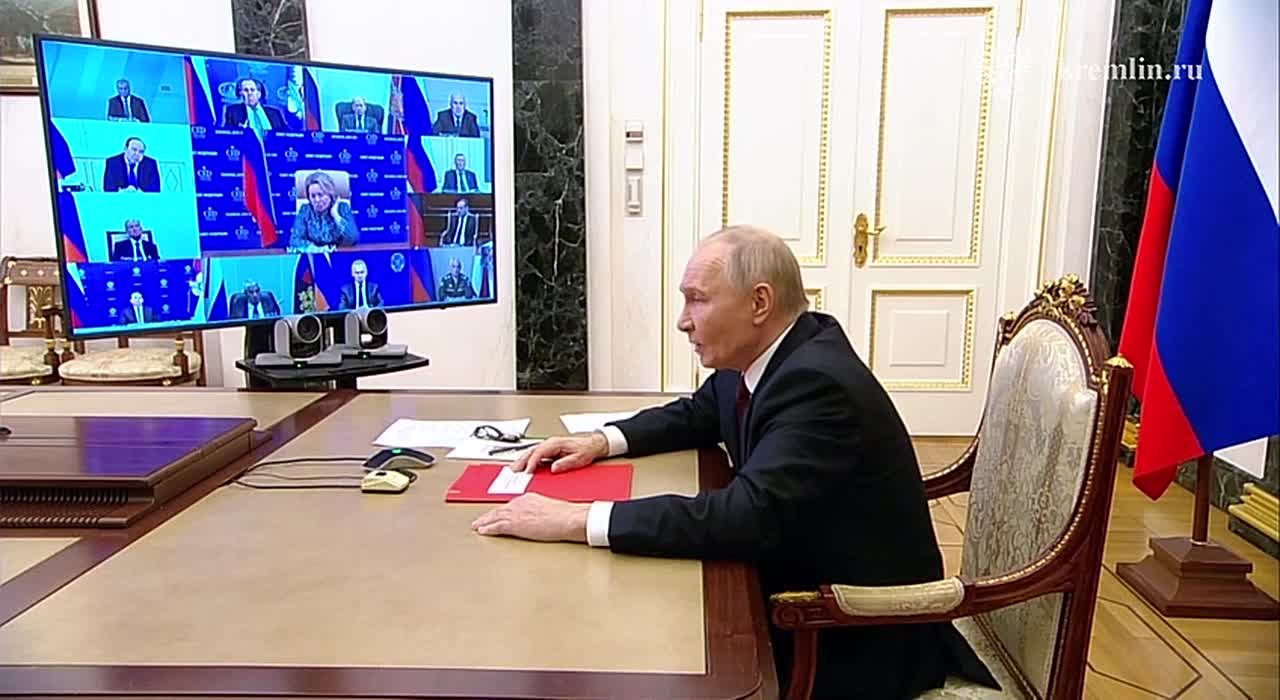 Мирный план Трампа по урегулированию ситуации на Украине обсуждался до встречи на Аляске, заявил Владимир Путин на совещании Совбеза