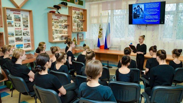 На отделе хореографического искусства, в рамках школьного проекта «Творческая гостиная», преподаватель Некрасова О.В. подготовила презентацию, к 100-летнему юбилею Майи Плисецкой На отделе хореографического искусства, в рамках школьного проекта «Творческая гостиная», преподаватель Некрасова О.В. подготовила презентацию, к 100-летнему юбилею Майи Плисецкой