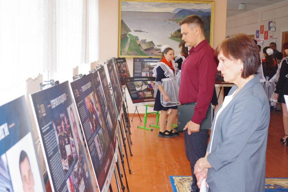 Сергей Крамаренко: Сегодня вместе с депутатом Народного Совета ЛНР, Секретарем местного отделения ВПП «Единая Россия" Светланой Гизай, депутатом Народного Совета ЛНР координатором партпроекта «Историческая память» Юрием... Сергей Крамаренко: Сегодня вместе с депутатом Народного Совета ЛНР, Секретарем местного отделения ВПП «Единая Россия" Светланой Гизай, депутатом Народного Совета ЛНР координатором партпроекта «Историческая память» Юрием...