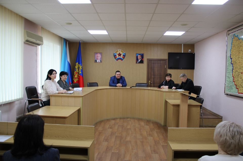 Сегодня Глава городского округа город Ровеньки Андрей Рубанцов провел плановое рабочее совещание с руководителями управлений администрации и структурных подразделений Сегодня Глава городского округа город Ровеньки Андрей Рубанцов провел плановое рабочее совещание с руководителями управлений администрации и структурных подразделений