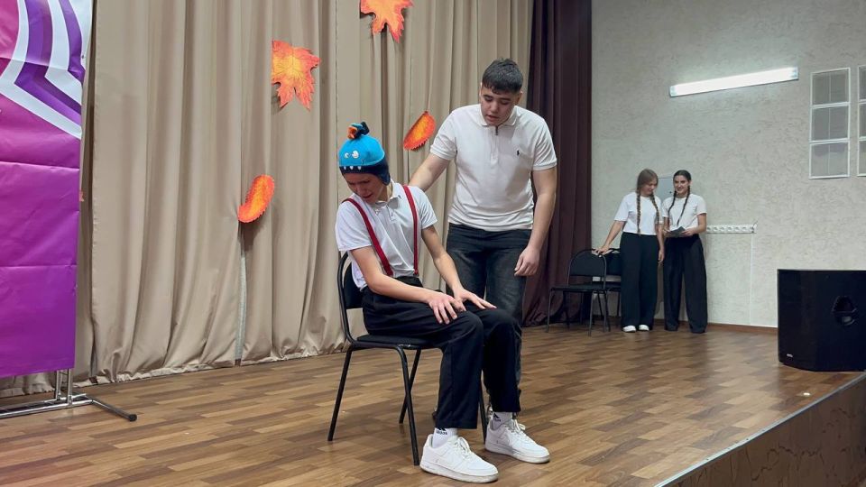 20 ноября на базе Краснодонской средней школы №4 прошёл четвертьфинал проекта «КВН. Первые» 2025-2026 Луганской Народной Республики 20 ноября на базе Краснодонской средней школы №4 прошёл четвертьфинал проекта «КВН. Первые» 2025-2026 Луганской Народной Республики