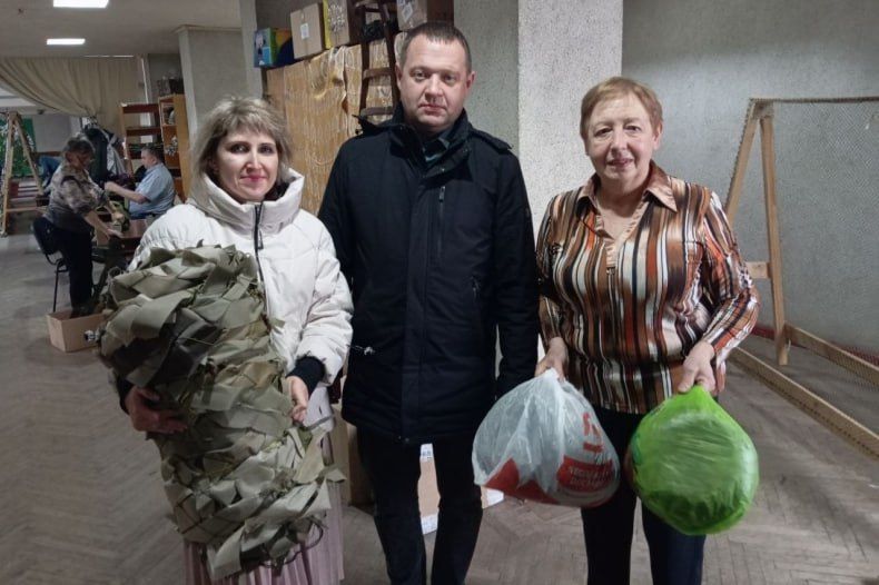 Жители Червонопартизанска передали волонтёрскому пункту «Всё для Победы!» денежные средства Жители Червонопартизанска передали волонтёрскому пункту «Всё для Победы!» денежные средства