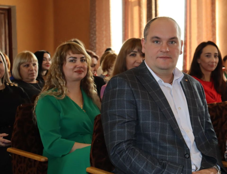 Светлана Гребенькова: Поздравила коллектив Межрайонной инспекции Федеральной налоговой службы № 6 по Луганской Народной Республике с профессиональным праздником Светлана Гребенькова: Поздравила коллектив Межрайонной инспекции Федеральной налоговой службы № 6 по Луганской Народной Республике с профессиональным праздником