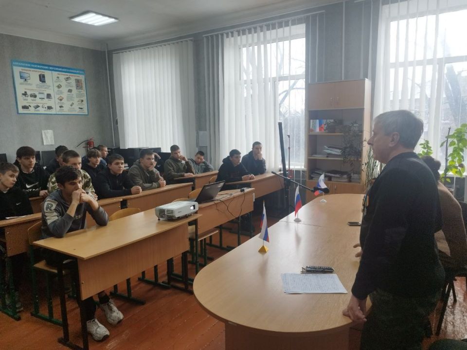 Студенты Комиссаровского колледжа-агрофирмы встретились с участниками боевых действий на Донбассе Студенты Комиссаровского колледжа-агрофирмы встретились с участниками боевых действий на Донбассе