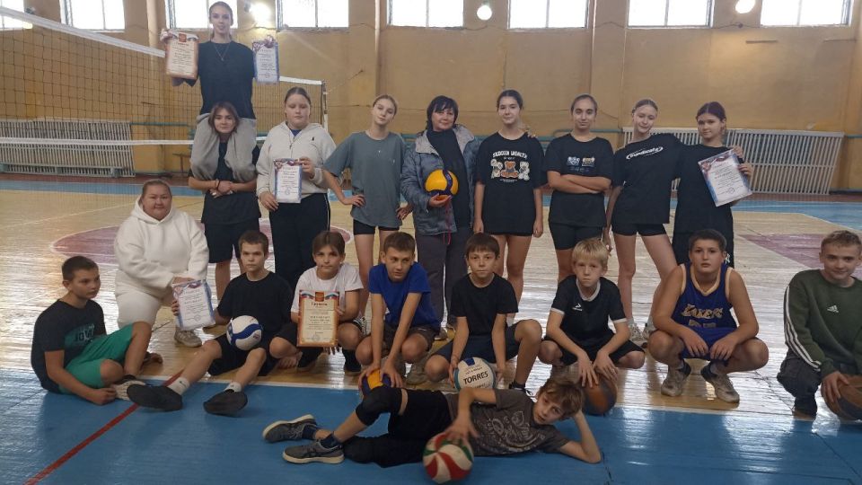 Соревнования по пионерболу