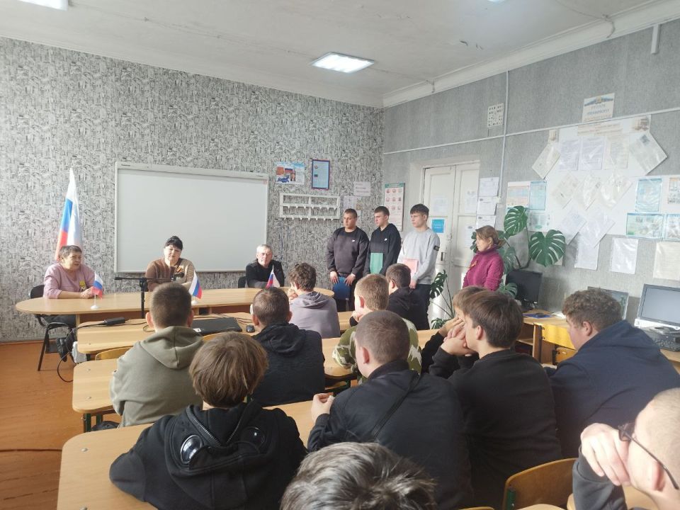 Студенты Комиссаровского колледжа-агрофирмы встретились с участниками боевых действий на Донбассе Студенты Комиссаровского колледжа-агрофирмы встретились с участниками боевых действий на Донбассе