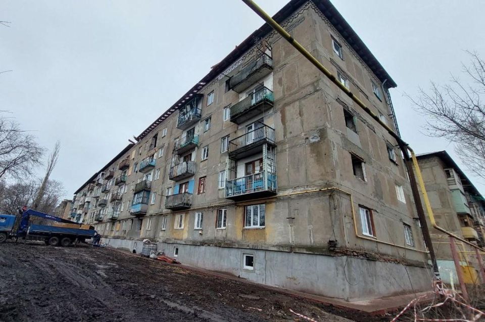 Калужане восстанавливают жилой дом в городе Золотое Калужане восстанавливают жилой дом в городе Золотое