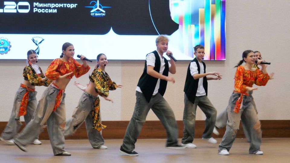 В Луганске впервые представили технофорум "Артпром" В Луганске впервые представили технофорум "Артпром"