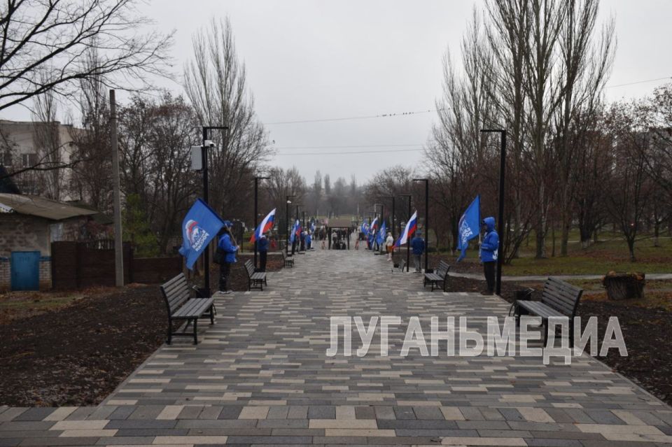 В Брянке состоялось открытие благоустроенной общественной территории к мемориальному комплексу «Землякам нашим, за Родину павшим…» В Брянке состоялось открытие благоустроенной общественной территории к мемориальному комплексу «Землякам нашим, за Родину павшим…»