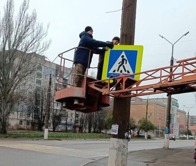 Коммунальные службы проводят работы на территории города Коммунальные службы проводят работы на территории города