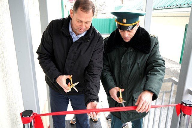 В Луганской таможне торжественно открыли обновленный служебный жилой дом