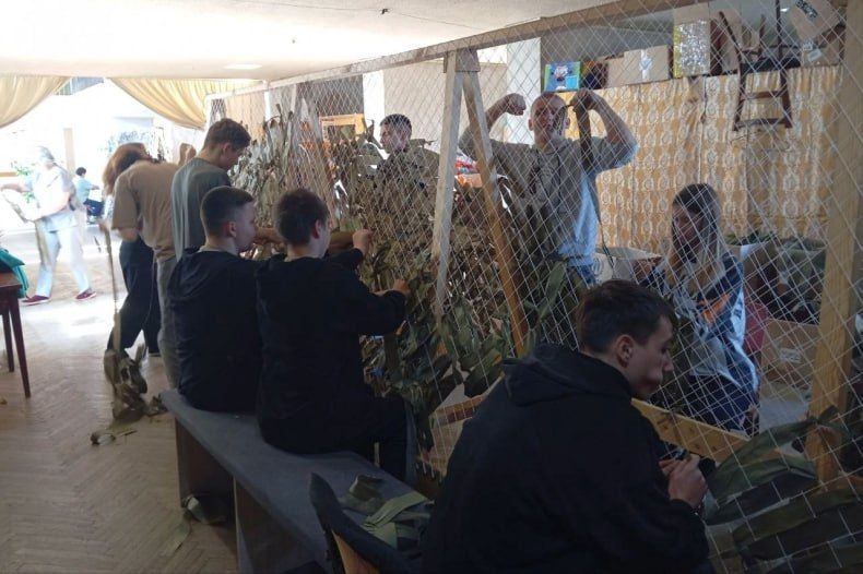 Жители Червонопартизанска передали волонтёрскому пункту «Всё для Победы!» денежные средства Жители Червонопартизанска передали волонтёрскому пункту «Всё для Победы!» денежные средства