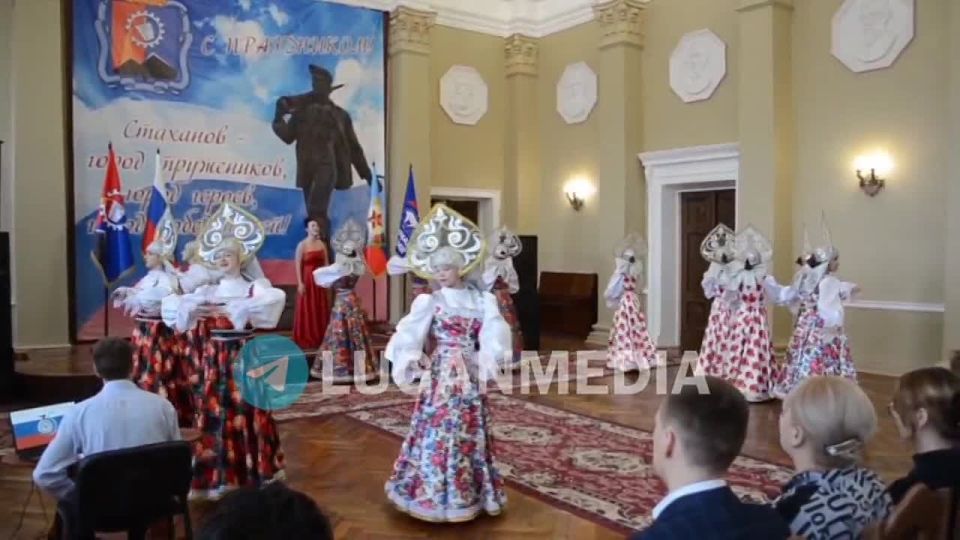 В свой профессиональный праздник душевные слова поздравлений и благодарности получили специалисты межрайонной ИФНС России № 7 по ЛНР