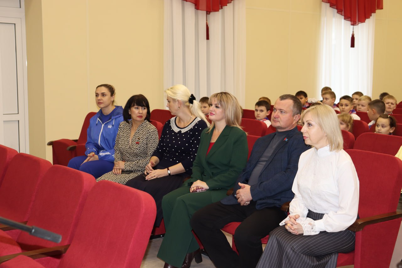 Стахановскую детскую школу искусств обновили по народной программе «Единой России» Стахановскую детскую школу искусств обновили по народной программе «Единой России»