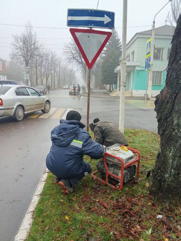 Сегодня в нашем городе продолжались работы по благоустройству Сегодня в нашем городе продолжались работы по благоустройству