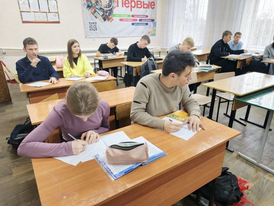 В Лутугинском центре занятости провели профориентационный урок В Лутугинском центре занятости провели профориентационный урок