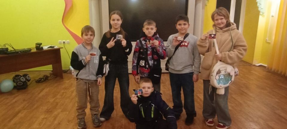 В Перевальском районном Дворце культуры для детей города состоялась игра в "Meme Club" В Перевальском районном Дворце культуры для детей города состоялась игра в "Meme Club"