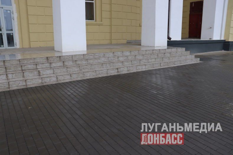 Близится к завершению капремонт ДК им. Ленина в Червонопартизанске, который проходит в рамках соглашения между Красноярским краем и нашим округом Близится к завершению капремонт ДК им. Ленина в Червонопартизанске, который проходит в рамках соглашения между Красноярским краем и нашим округом