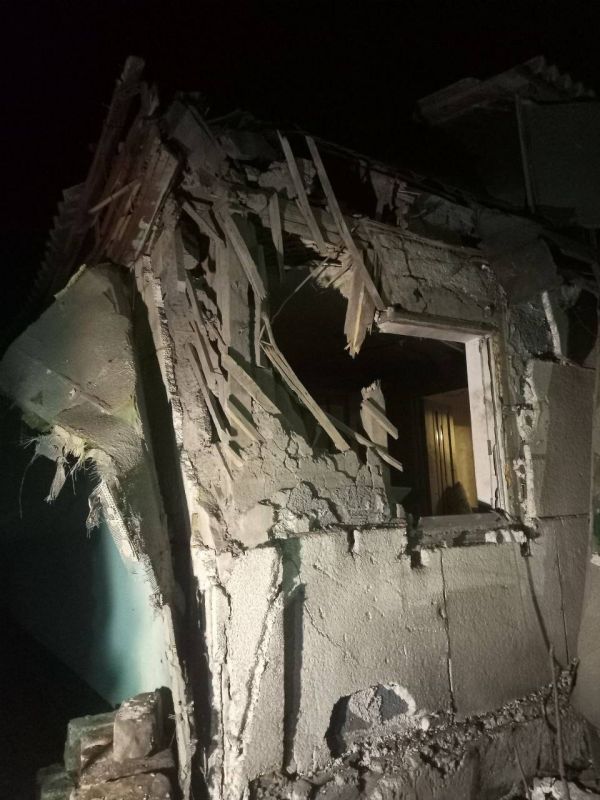 Частный жилой дом в Кировске оказался практически разрушен в результате удара беспилотника ВСУ