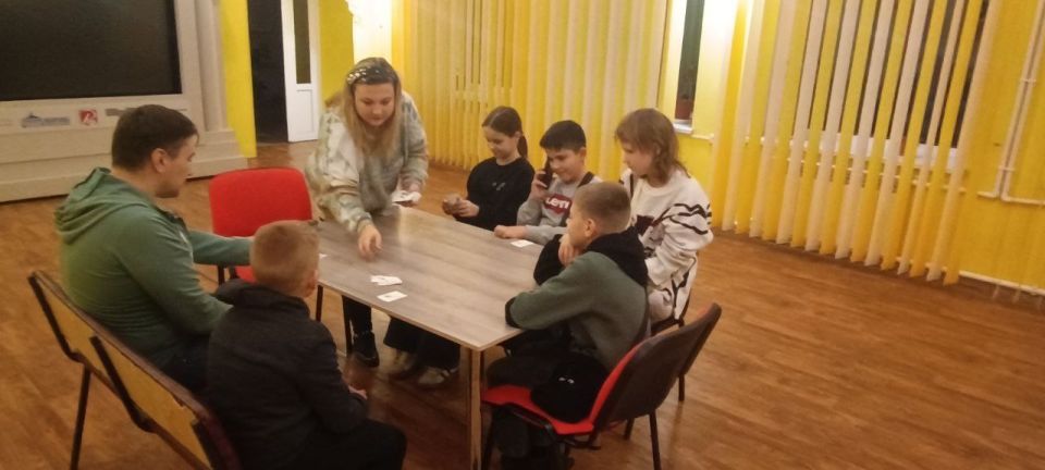 В Перевальском районном Дворце культуры для детей города состоялась игра в "Meme Club" В Перевальском районном Дворце культуры для детей города состоялась игра в "Meme Club"