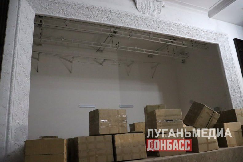 Близится к завершению капремонт ДК им. Ленина в Червонопартизанске, который проходит в рамках соглашения между Красноярским краем и нашим округом Близится к завершению капремонт ДК им. Ленина в Червонопартизанске, который проходит в рамках соглашения между Красноярским краем и нашим округом