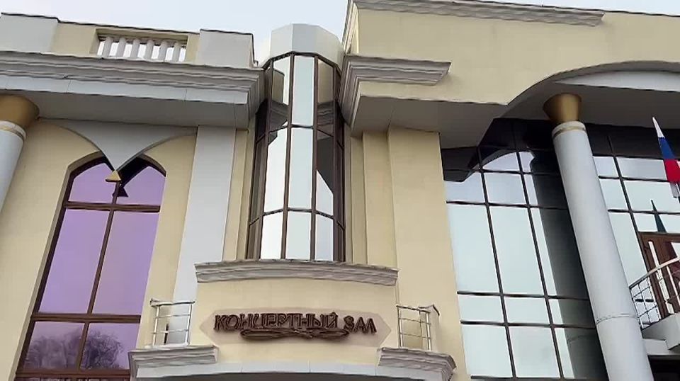 Мне стало известно, что сегодня на концерте в Луганской академической филармонии будет присутствовать первая обладательница билета, приобретенного по «Пушкинской карте» в Луганской Народной Республике