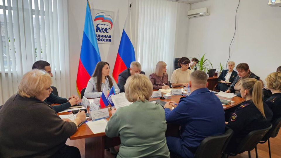 Инна Швенк: 20 ноября в Региональной общественной приемной «Единой России» в ЛНР прошел совместный прием граждан в рамкахВсероссийского Единого дня оказания бесплатной юридической помощи Инна Швенк: 20 ноября в Региональной общественной приемной «Единой России» в ЛНР прошел совместный прием граждан в рамкахВсероссийского Единого дня оказания бесплатной юридической помощи