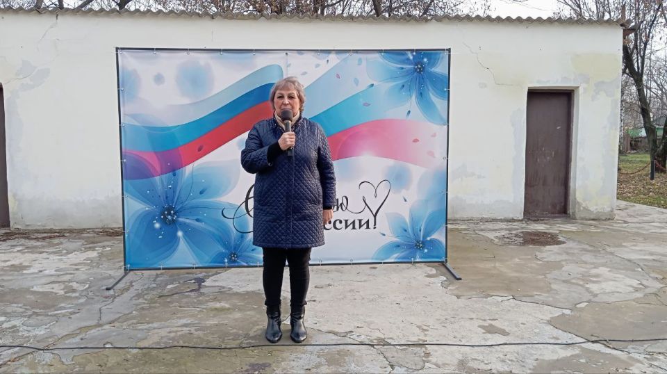 Сегодняшний теплый ноябрьский денек в пгт Ясеновский подарил яркий, интересный праздник "День улицы" Сегодняшний теплый ноябрьский денек в пгт Ясеновский подарил яркий, интересный праздник "День улицы"