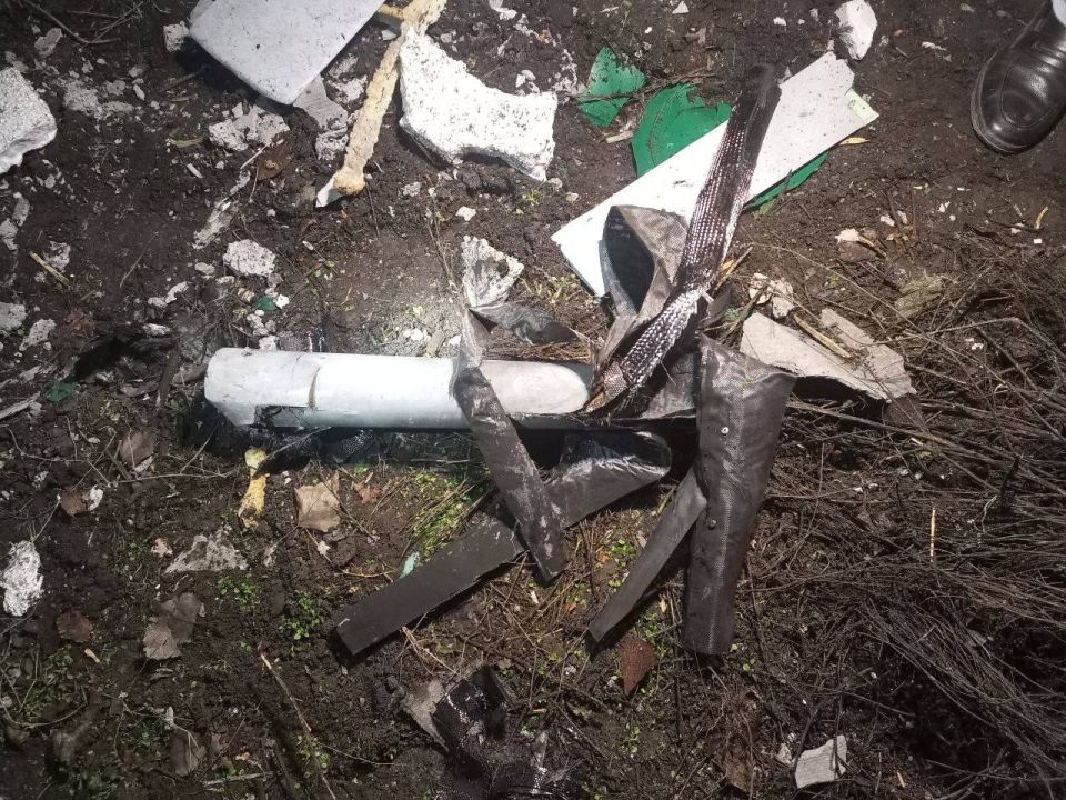 Частный жилой дом в Кировске практически разрушен в результате удара беспилотника ВФУ Частный жилой дом в Кировске практически разрушен в результате удара беспилотника ВФУ