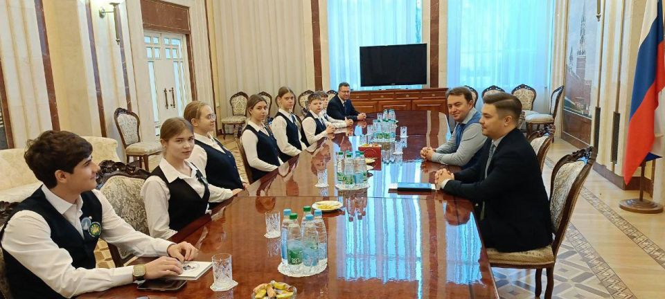 20 ноября при содействии Представительства МИД России в г.Луганске и Посольства Российской Федерации в Республике Беларусь стартовал визит участников клуба "Юные дипломаты" гимназии №30 г.Луганска в братскую Белоруссию 20 ноября при содействии Представительства МИД России в г.Луганске и Посольства Российской Федерации в Республике Беларусь стартовал визит участников клуба "Юные дипломаты" гимназии №30 г.Луганска в братскую Белоруссию