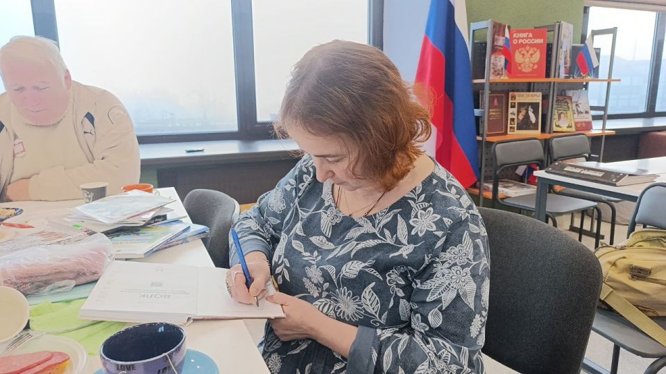 14 ноября 2025 года в читальном зале Станично-Луганской центральной библиотеки состоялась творческая встреча участников литературно-музыкального клуба «Мелодия души» с членом Союза писателей России Ольгой Горелой, которая... 14 ноября 2025 года в читальном зале Станично-Луганской центральной библиотеки состоялась творческая встреча участников литературно-музыкального клуба «Мелодия души» с членом Союза писателей России Ольгой Горелой, которая...